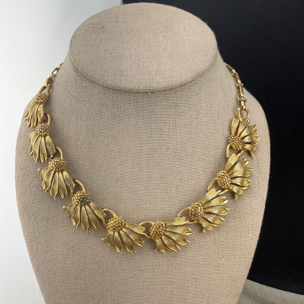 Vintage Lisner Necklace Gold Tone Sun Flower 16"